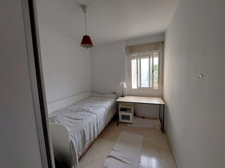 Piso Centrico De Dos Dormitorios La Línea de la Concepción Exterior foto